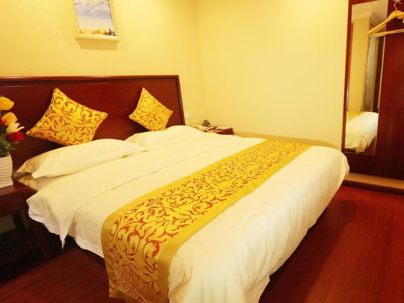 Greentree Inn Zhejiang Jiaxing West Zhongshan Road Vintage Car Building Express Hotel Buitenkant foto